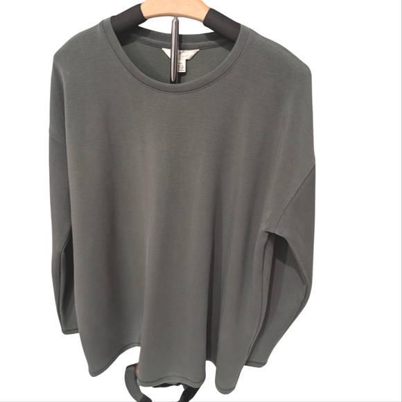 Up! Long Sleeve Top | Size L | Lightweight & Soft Everyday Blouse - Picture 5 of 6
